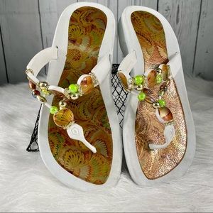 GRANDCO Sandals White with Golden & Green beads